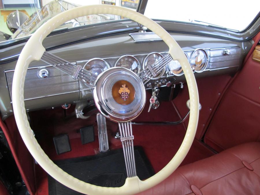  Packard Twelve Convertible Victoria 1938 года  (фото 16 из 18)